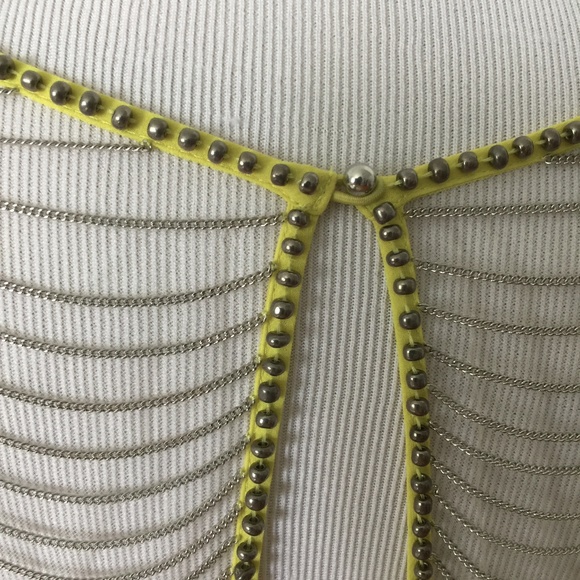 Bebe Chain blouse Top in Yellow - Picture 5 of 6